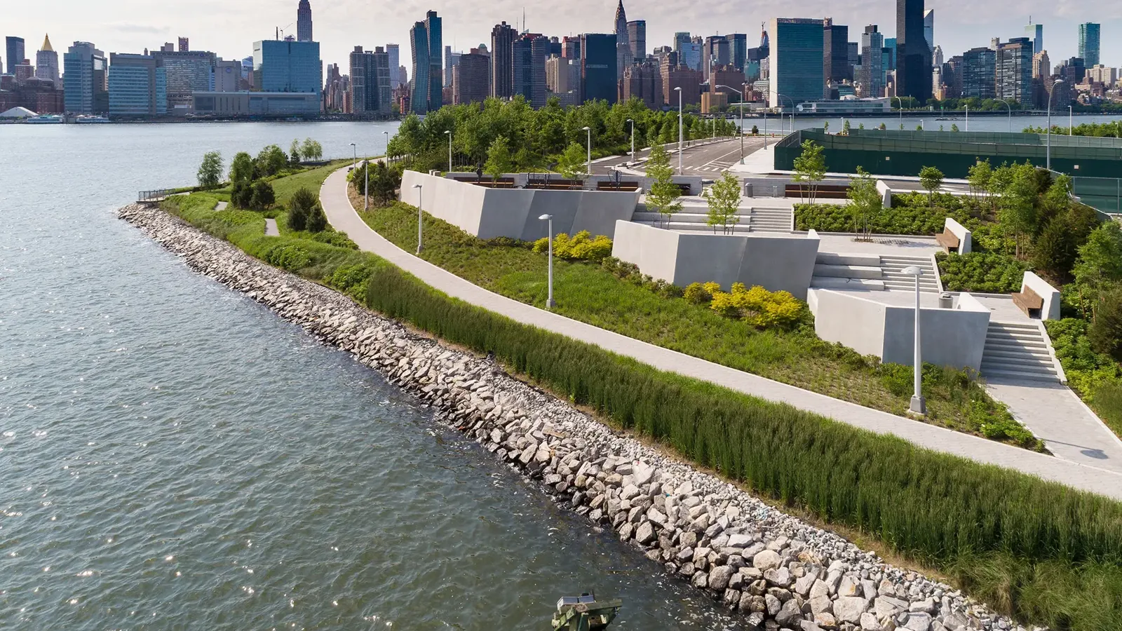 Hunters Point South, New York, an example of an innovative flood protection scheme