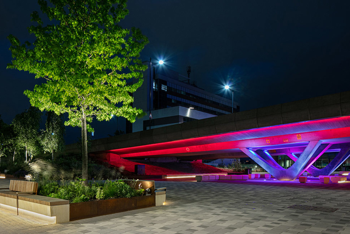 If the lighting and design of public spaces are considered together to reduce shadows and contrasts between lit and unlit areas, the perception of safety at night improves