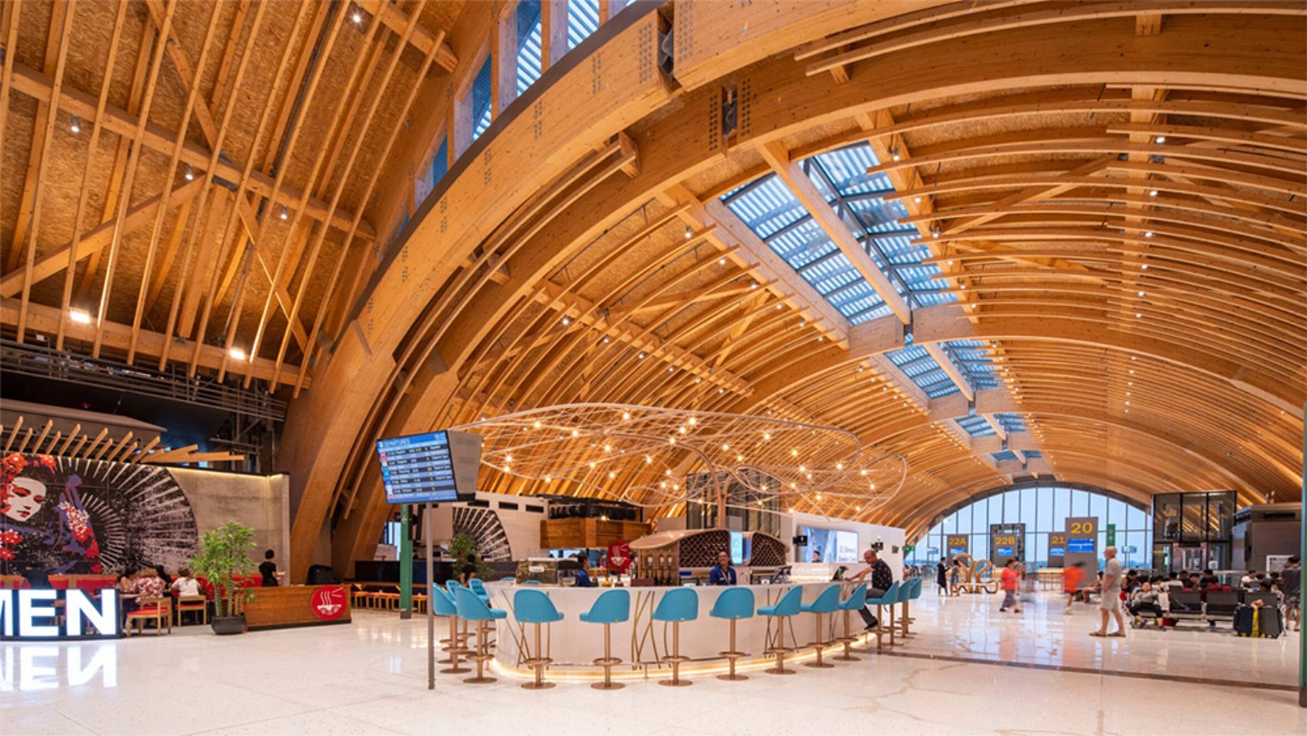 A timber roof in an airport terminal embodies circular principles