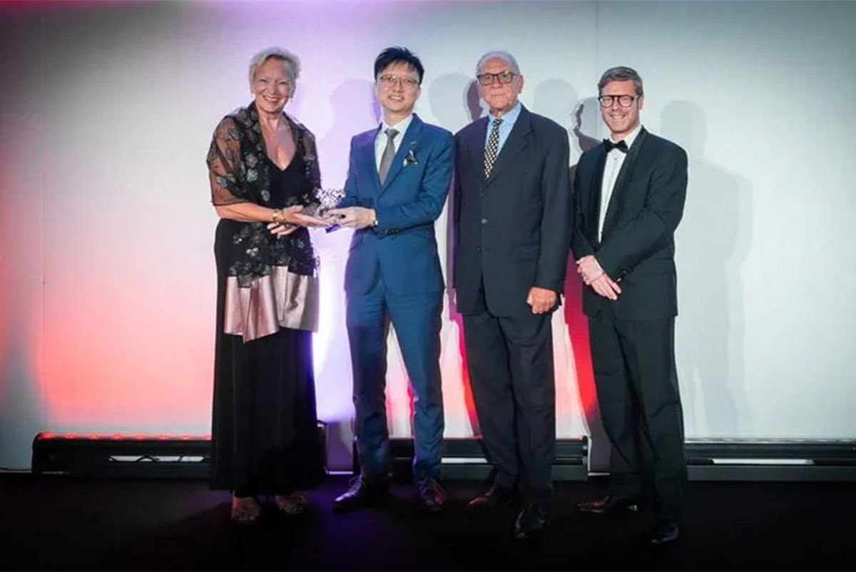 Anne Kerr, Managing Director for Greater China and Global Head of Cities at Mott MacDonald; Ken Chan, Director and Project Manager of CKR at Arup, received the award.