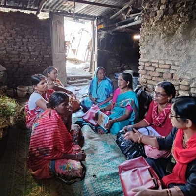 Women in an informal settlement in India