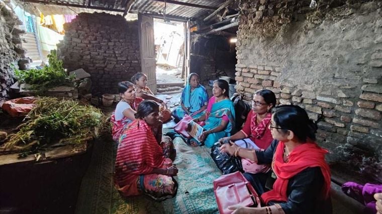 Women in an informal settlement in India