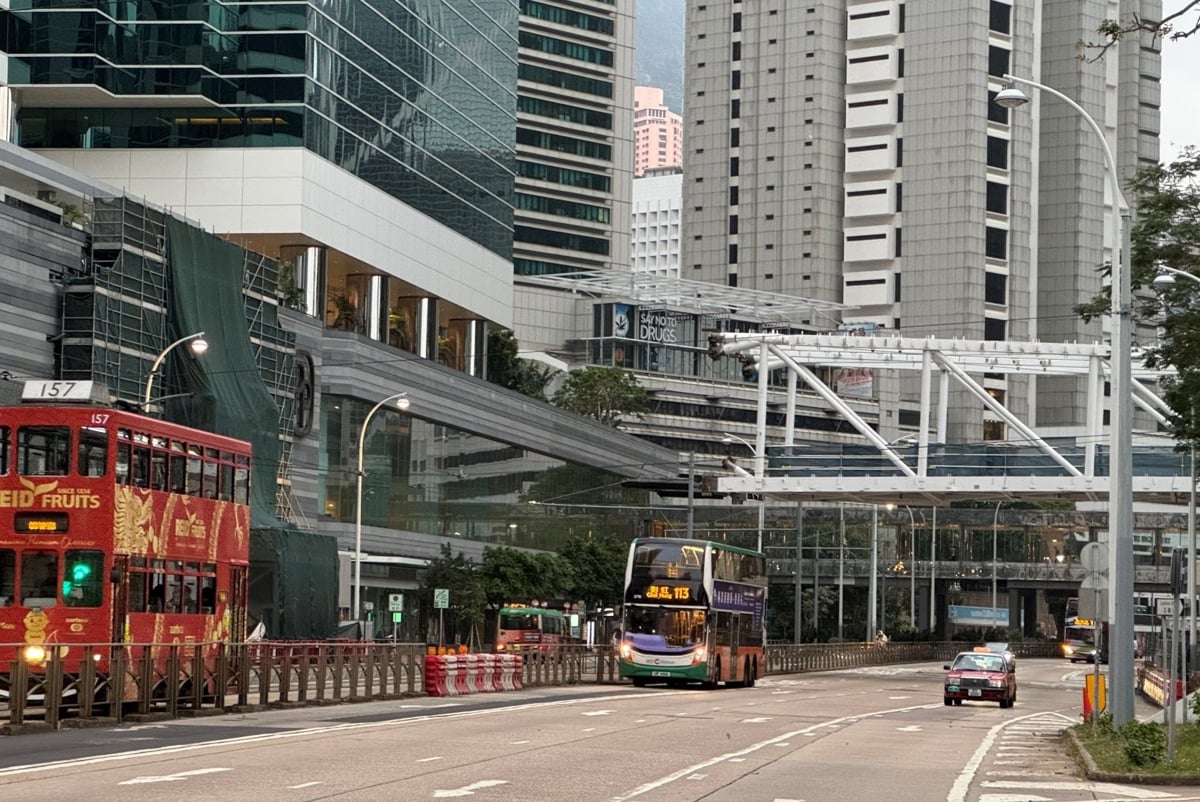 Construction of a new footbridge spanning Queensway in Admiralty, Hong Kong