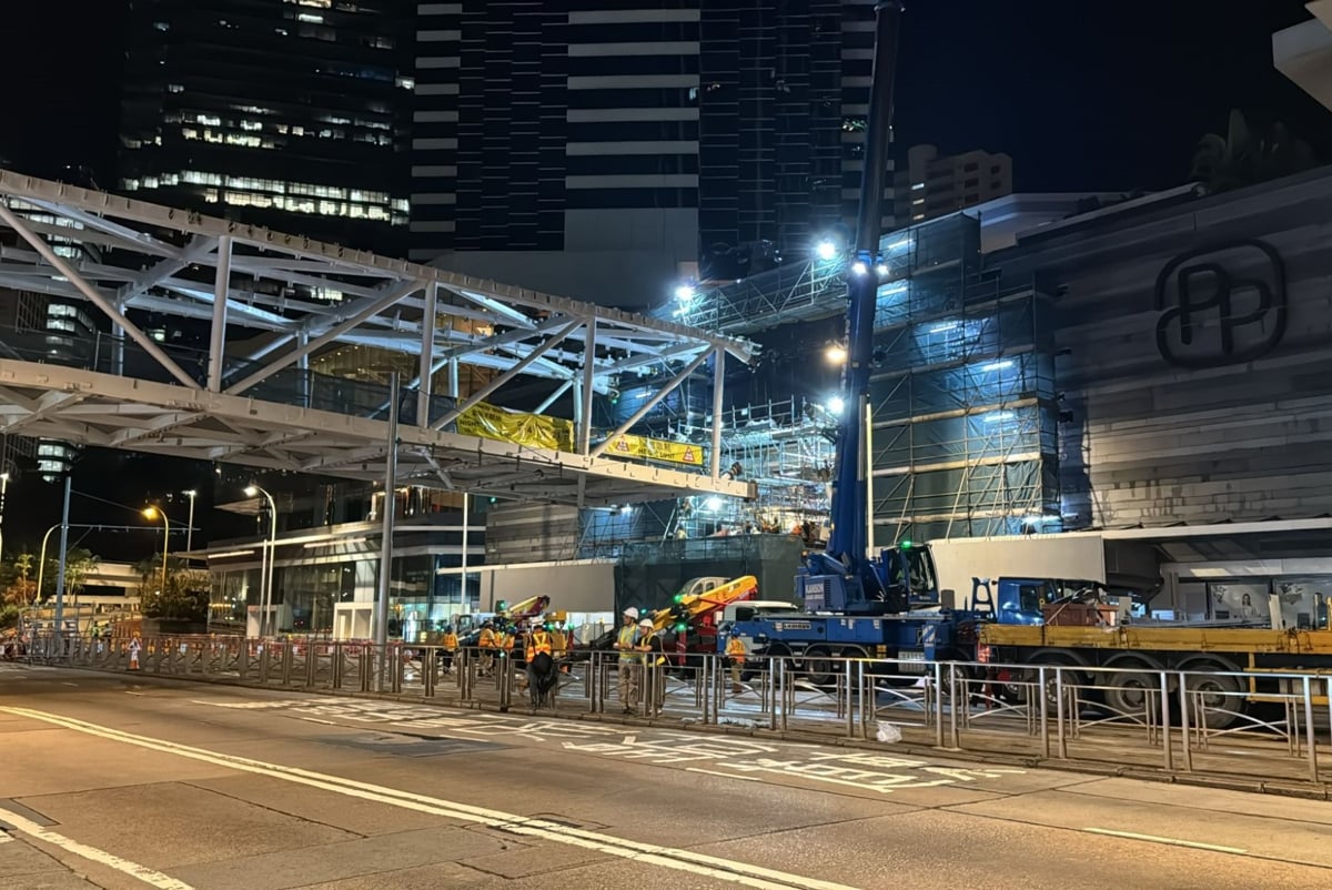 Construction image of Queensway footbridge Hong Kong