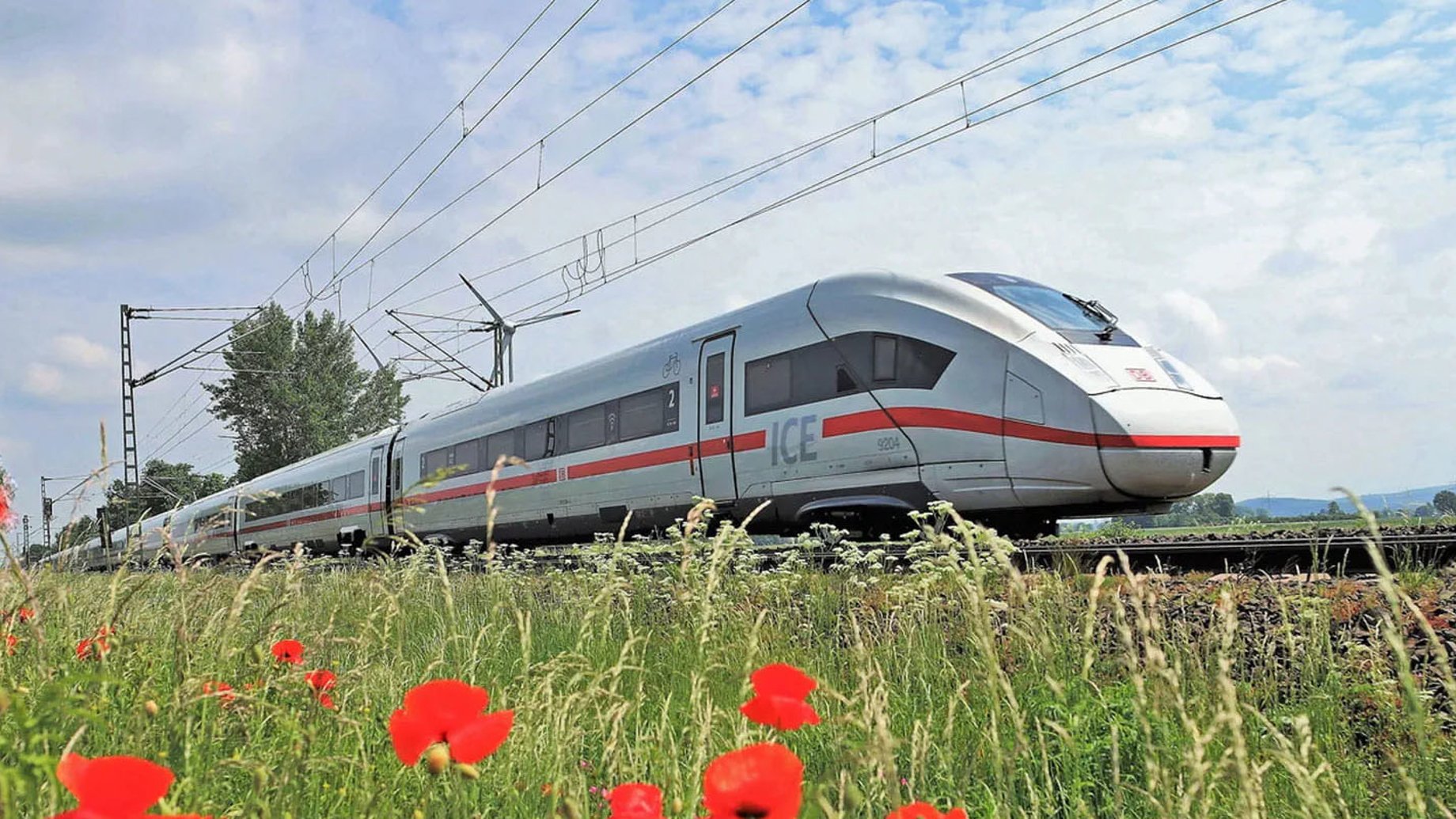 A train in the countryside. Credit: Deutsche Bahn AG / Wolfgang Klee