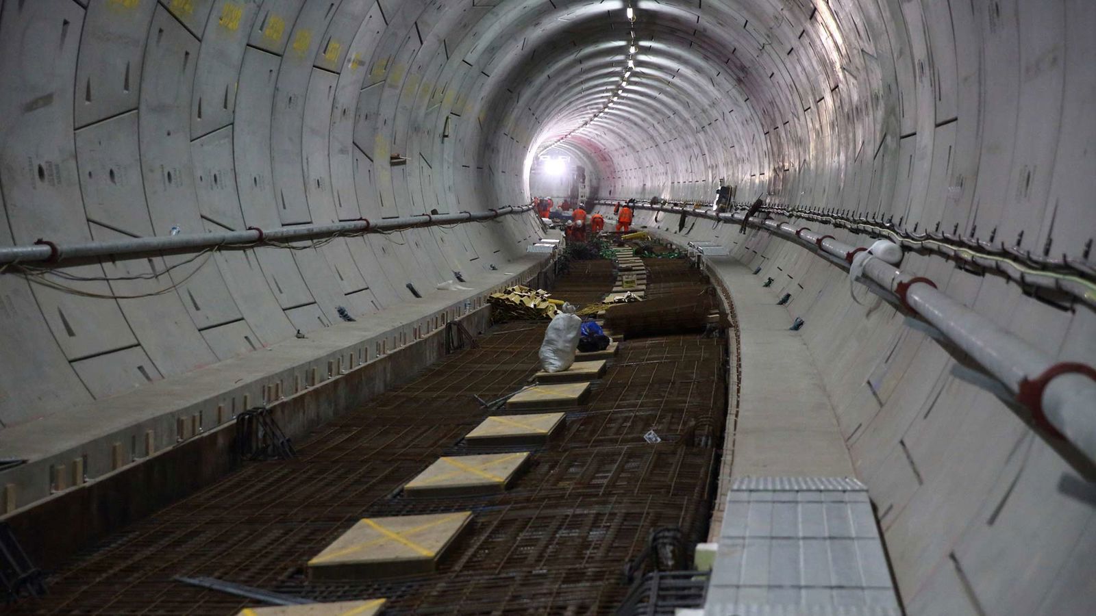 Floating track preparations in a Crossrail tunnel