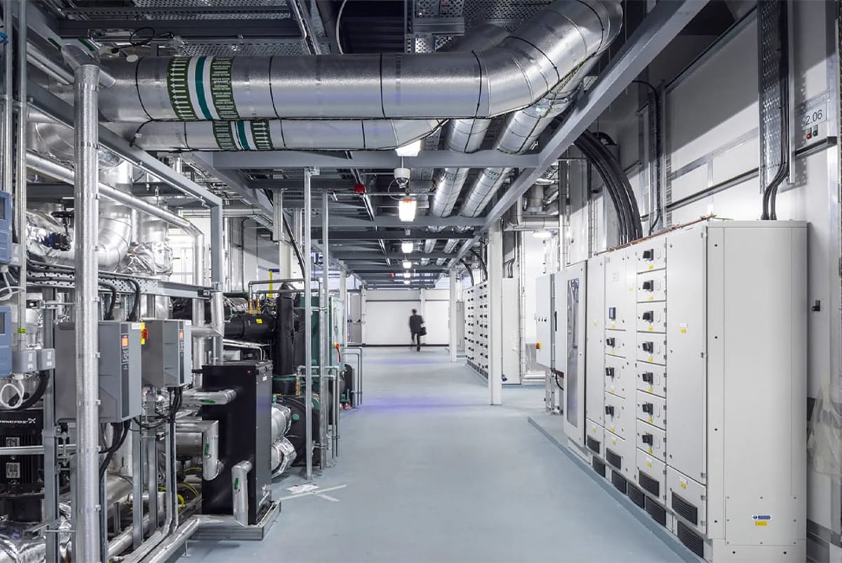 Mechanical plant in Equinix London Data Centre 6