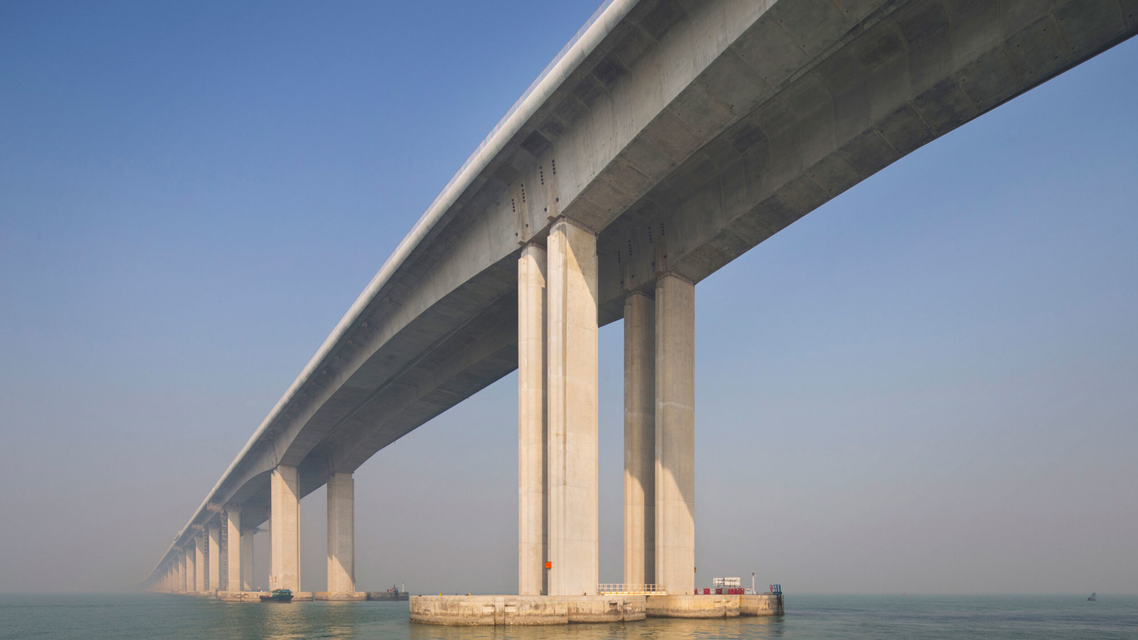 Long span viaducts on the Hong Kong Zhuhai Bridge link road