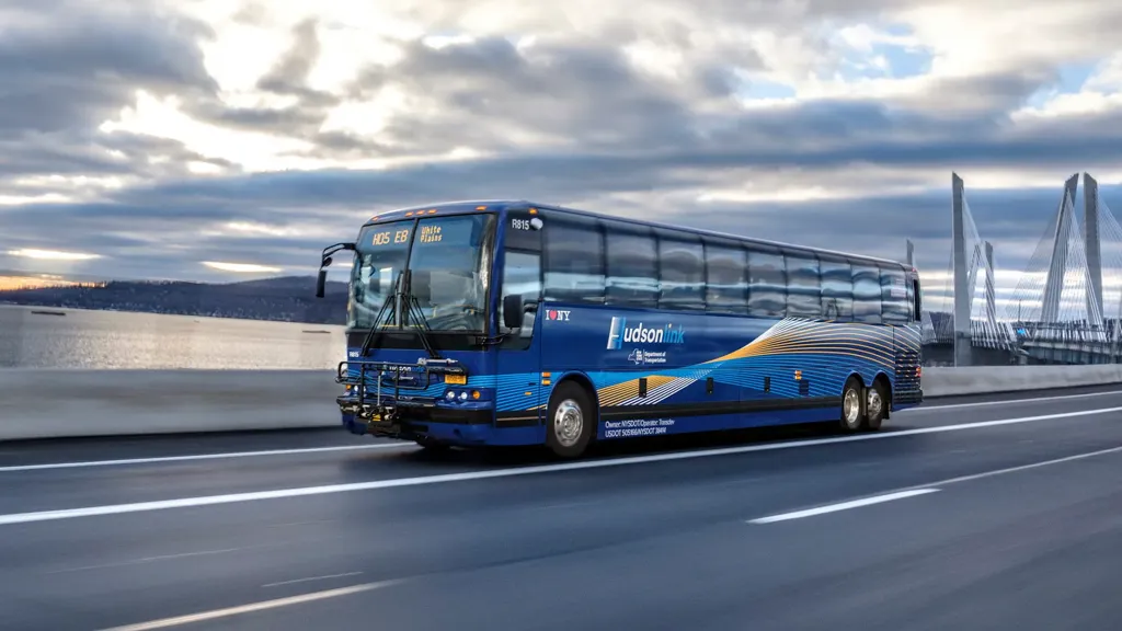 A Hudson Link bus