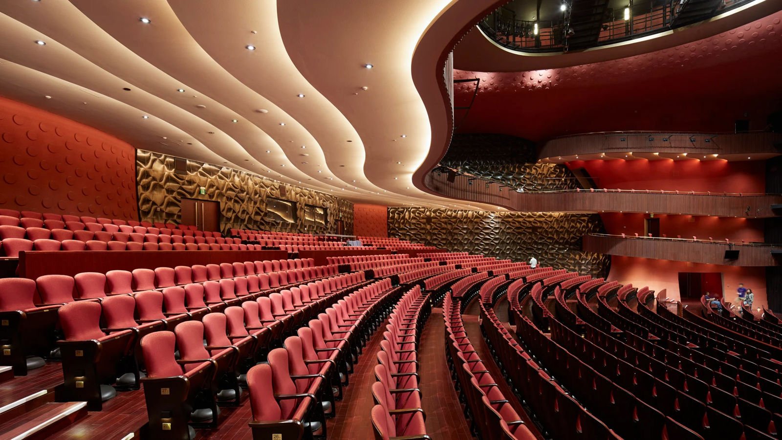 Inside the theater show its 2000+ seating arrangement