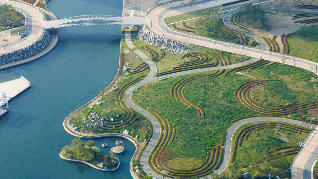 Songdo Central Park river and lake