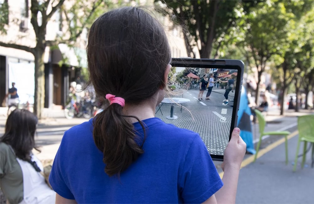 Child using an augmented reality solution