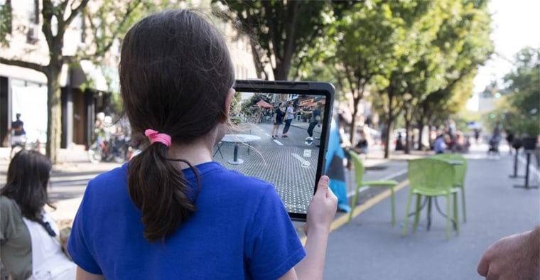 Child using the YARD augmented reality tool